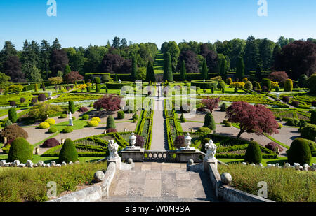 Drummond giardini di castello in castello di Drummond in Perthshire Scozia , REGNO UNITO Foto Stock