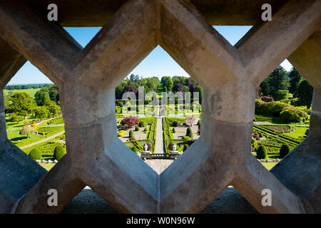 Drummond giardini di castello in castello di Drummond in Perthshire Scozia , REGNO UNITO Foto Stock