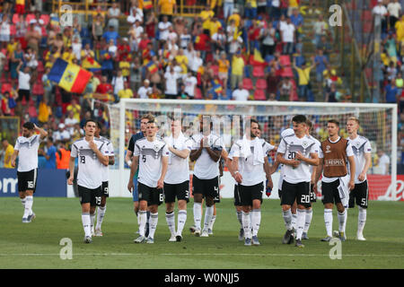 Bologna, Italia. Il 27 giugno, 2019. Soccer, U-21 uomini: Campionato Europeo, Germania - Romania, ultimo round, semi-finale: team tedesco cheers dopo la vittoria. Credito: Cezaro De Luca/dpa/Alamy Live News Foto Stock