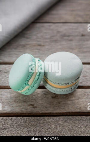 Close up macaron colorati dessert con vintage toni pastello Foto Stock