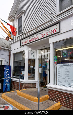 A Provincetown, MA - Giugno 11, 2019: il portoghese a Provincetown panetteria è ben noto per la sua deliziosa Malassada fresca che è dolce portoghese d fritto Foto Stock