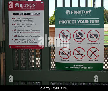 Castro Valley High school stadium regole cartello sul cancello di ingresso in Castro Valley, California Foto Stock