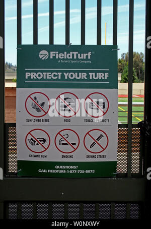 Castro Valley High school stadium regole cartello sul cancello di ingresso in Castro Valley, California Foto Stock