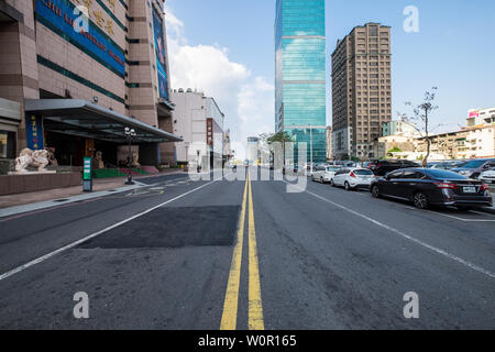 Kaohsiung, Taiwan - 03 Mar 2019: Paesaggio urbano della città di Kaohsiung al mattino Foto Stock