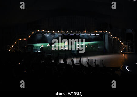 Giugno 27, 2019 - Pasadena, California, Stati Uniti d'America - una vista generale del teatro della cupola lunare per l'Apollo 11 Anteprima media evento presso il Rose Bowl a Pasadena, in California. (Credito Immagine: © Billy Bennight/ZUMA filo) Foto Stock