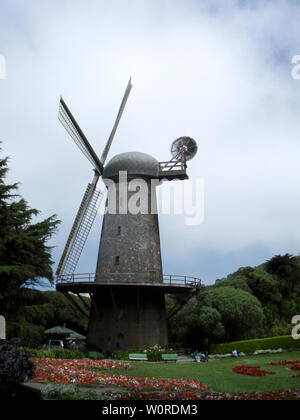 Golden Gate Park Nord Mulino a vento olandese e il giardino di San Francisco. Foto Stock