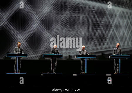 Roma, Italia. Il 27 giugno, 2019. I Kraftwerk in concerto al Teatro Romeno di Ostia Antica a Roma. Credito: Daniela Franceschelli/Pacific Press/Alamy Live News Foto Stock