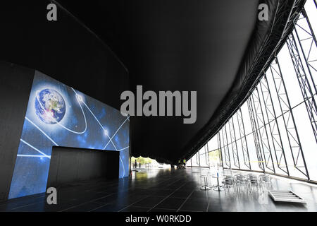 Pasadena, California, Stati Uniti d'America. Il 27 giugno, 2019. Una vista generale della parte interna della cupola lunare per l'Apollo 11 Anteprima media evento presso il Rose Bowl a Pasadena, in California. Credito: Billy Bennight/ZUMA filo/Alamy Live News Foto Stock