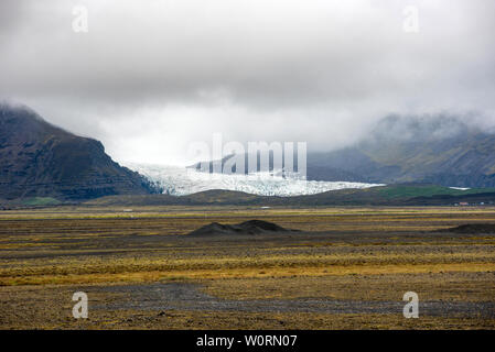 Fusione lingua glaciale del ghiacciaio Fjallsjokull, Vatnajokull National Park, Islanda. Il riscaldamento globale concetto Foto Stock