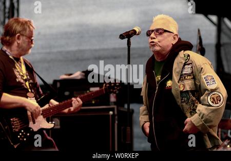 Die englische Sänger Eric Burdon mit circuizione Band animali bei ihrem Auftritt beim Burg Herzberg Festival 2009 in Breitenbach. Foto Stock