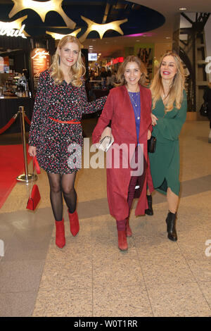 Tanja Buelter, Tina Ruland und Xenia Seeberg, Late Night Party Shopping, Hamburger Meile Einkaufszentrum, Amburgo, 03.03.2018 Foto Stock