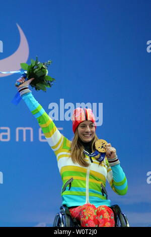 Anna Schaffelhuber bei der Siegerehrung Rosa Khutor Sci Alpino 6. Tag Sotschi Paralimpiadi Paralimpiadi Sotschi 2014 / Giochi Paralimpici Invernali Sochi 2014 Foto Stock