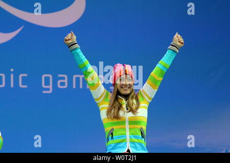 Anna Schaffelhuber bei der Siegerehrung Rosa Khutor Sci Alpino 6. Tag Sotschi Paralimpiadi Paralimpiadi Sotschi 2014 / Giochi Paralimpici Invernali Sochi 2014 Foto Stock