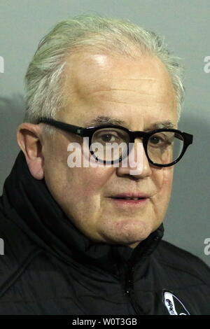 Präsident / Presidente Fritz Keller (Freiburg), 1. BL: 17-18 -27. Spieltag - SC Freiburg vs VfB Stuttgart Foto Stock