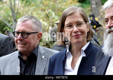 Mit einem Festakt im Rahmen sciabiche 140-jährigen Jubiläums hat der Zoo Leipzig am 17.Mai 2018 die Erlebniswelt Südamerika eröffnet. Zoodirektor prof. Junhold, Olivier pagana, Präsident des Verbandes der Zoologischen Gärten und die Leipziger Kulturbürgermeisterin und Aufsichtsratsvorsitzende Dr. Skadi Jennicke in Vertretung von Oberbürgermeister Burkhard Jung vollzogen die Eröffnung. Die Erlebniswelt Südamerika umfasst eine Fläche von 15.800 Quadratmetern und gliedert sich in die südamerikanischen Landschaften Pampa, Pantanal und Patagonien. Große Maras, Guanakos, Pekaris, Weißrüsselnasenbären, Foto Stock