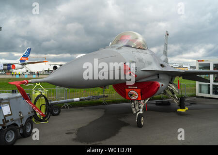 Berlino - Aprile 26, 2018: Multirole fighter, superiorità aerea fighter General Dynamics F-16 Fighting Falcon. US Air Force. Mostra ILA Berlin Air Show 2018. Foto Stock