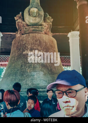 MINGUN-Myanmar, Gennaio 20, 2019 : Unidentified i turisti vengono a visitare la campana Mingun (la più grande del mondo di campana che squilla) su gennaio 20,2019 in min Foto Stock