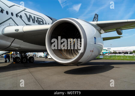 Berlino - 27 Aprile 2018: motore turbofan dell'Airbus A350-900 XWB. Mostra ILA Berlin Air Show 2018 Foto Stock