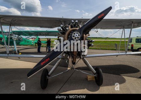 Berlino - 27 Aprile 2018: trainer biplanare Focke-Wulf Fw 44J Stieglitz ("Cardellino"). Mostra ILA Berlin Air Show 2018. Foto Stock