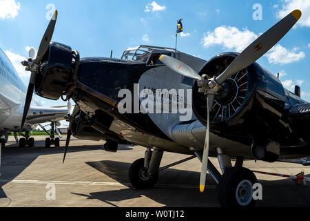 Berlino - Aprile 28, 2018: Trasporto aeromobile Junkers Ju 52/3m. Lufthansa. Mostra ILA Berlin Air Show 2018. Foto Stock