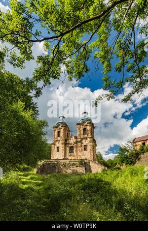 Skoky, Zlutice / Repubblica Ceca - Giugno 21 2019: la barocca chiesa della Vergine Maria visitazione in Skoky, Maria Stock, è un ex luogo di pellegrinaggio. Foto Stock