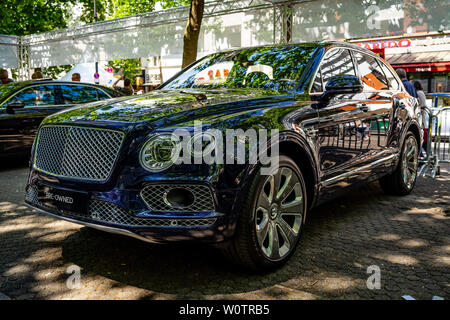 Berlino - Giugno 09, 2018: Mid-size lusso crossover SUV Bentley Bentayga. Classic giorni Berlino 2018. Foto Stock