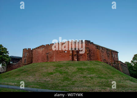 Chester Castle che si affaccia sul fiume Dee in nord ovest Inghilterra Foto Stock