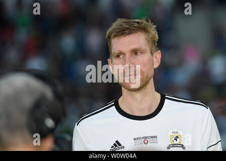 Per Mertesacker bei 'Mertes Homecoming' in der HDI Arena di Hannover am 13.10.2018 Foto Stock