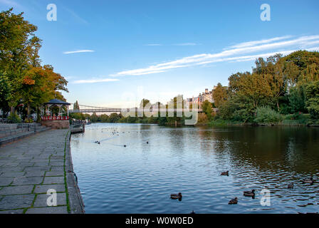 Alba sul fiume Dee in Chester, Cheshire Foto Stock