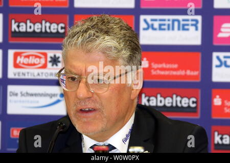 Cheftrainer Pat Cortina (Schwenningen), Pressekonferenz, PK, 11. Sptg. DEL 18-19: SERC Wildwings vs. Fischtown Pinguins Bremerhaven Foto Stock