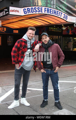 Ben Zucker & Claudio Capeo, Photocall kurz vor ihrem Konzert in der Grossen Freiheit 36, Amburgo 30.10.2018 Foto Stock