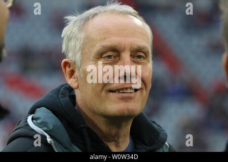 Trainer Streich cristiana (Freiburg), 1. BL: 18-19: 10. Sptg. - Bayern Muenchen vs. SC Freiburg DFL REGOLAMENTI VIETANO QUALSIASI USO DI FOTOGRAFIE come sequenze di immagini e/o quasi-Video Foto: Joachim Hahne/johapress Foto Stock