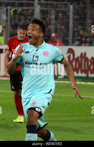 Onisiwo, Karim (FSV Mainz 05) bejubelt seinen Treffer zum 1:3, 1. BL: 18-19: 11. Sptg. - SC Freiburg vs. FSV Mainz 05 DFL REGOLAMENTI VIETANO QUALSIASI USO DI FOTOGRAFIE come sequenze di immagini e/o quasi-Video Foto: Joachim Hahne/johapress Foto Stock