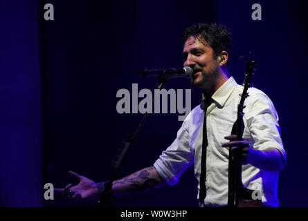 Frank Turner bei seinem Konzert im Capitol in Hannover am 11.11.2018 Foto Stock