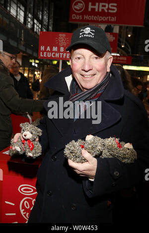 Horst Schroth, Teddybaeren Charityverkauf zu Gunsten Leuchtfeuer, Wandelhalle Hauptbahnhof Hamburg, 22.1.2018 Foto Stock