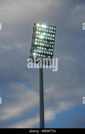 Flutlichtmast mit Flutlicht, 1. BL: 18-19: 17. Sptg. - 1. FC Nürnberg vs SC Freiburg DFL REGOLAMENTI VIETANO QUALSIASI USO DI FOTOGRAFIE come sequenze di immagini e/o quasi-Video Foto: Joachim Hahne/johapress Foto Stock