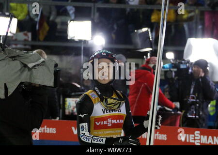 Messa a fuoco im der TV-Kameras: Weltcup-Leader Ryoyu Kobayashi (Giappone /JAP) bei der Qualifikation Vierschanzentournee Oberstdorf 18-19 Foto Stock