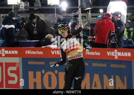 Ryoyu Kobayashi (Giappone /JAP) nach seinem molleggiante bei der Qualifikation Vierschanzentournee Oberstdorf 18-19 Foto Stock