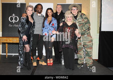 Tanja Schumann, Mola Adebisi, Gabriella De Almeida Rinne, Peter Bond, Eva Giacobbe, Rolfe Scheider, Ich bin ein Star holt mich hier raus, partito zum Start der Neuen Dschungelcamp Staffel, Palace Hotel, Berlino, 11.01.2019 Foto Stock