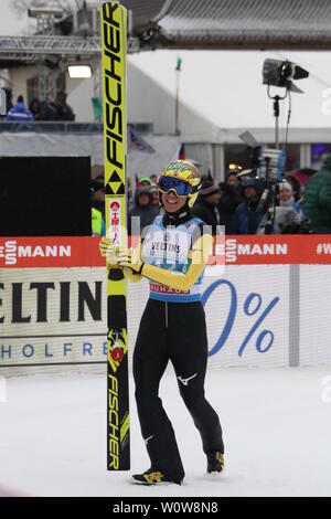 Hat immer noch Spass am Skispringen: Noriaki Kasai (Giappone / JAP) bei der Qualifikation Neujahrsskispringen GAP 2019 Foto Stock