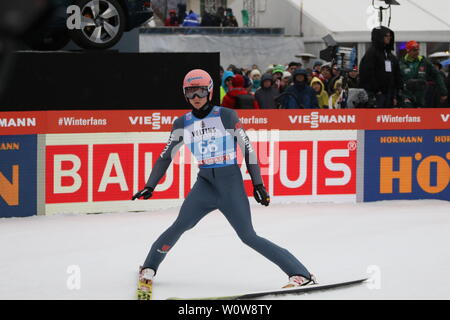 Karl Geiger (SC Oberstdorf) bei der Qualifikation Neujahrsskispringen GAP 2019 Foto Stock