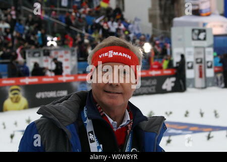 Walter Hofer (FIS-Race-Direktor) beim Neujahrsskispringen Vierschanzentournee GAP 2019 Foto Stock