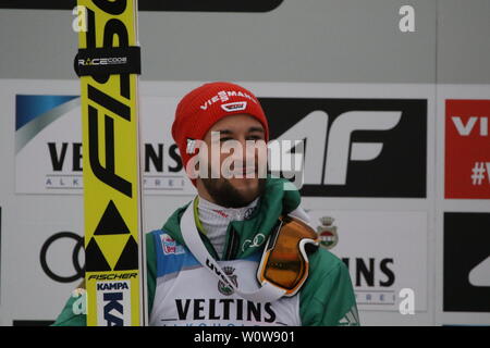 Genießt den momento: Markus Eisenbichler (TSV Siegsdorf) beim Neujahrsskispringen Vierschanzentournee GAP 2019 Foto Stock