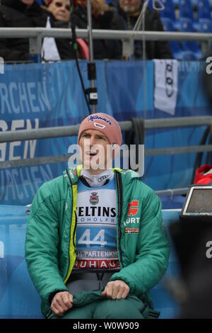 Früh in der Zuschauerrolle: Severin Freund (WSV Rastbüchl DJK) beim Neujahrsskispringen Vierschanzentournee GAP 2019 Foto Stock