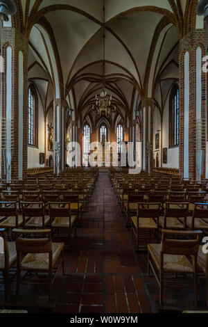 Berlino - 09 settembre 2018: Interno della chiesa di San Nicola nel centro storico di Altstadt Spandau. Foto Stock