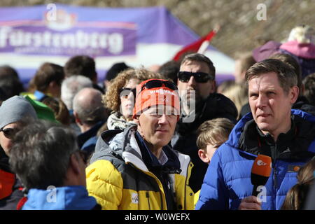 Lasse Ottesen (FIS direttore di gara Nordische Kombination) kurz vor der Absage des Skispringens beim ZDF - Weltcup Finale Nordische Kombination Schonach 2019 Foto Stock