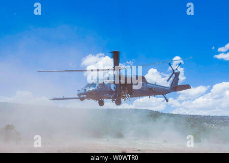 Allenamento effettuato con la HH-60 elicottero a Kirtland Air Force Base Foto Stock