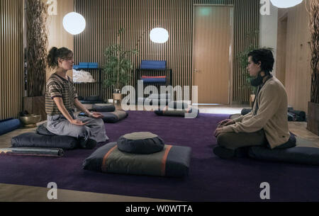 Cinque piedi distante è un 2019 American dramma romantico film diretto da Justin Baldoni e scritto da Mikki Daughtry e Tobias Iaconis. Questa fotografia è fornito per il solo uso editoriale ed è il copyright del film company e/o il fotografo designato assegnato dal film o società di produzione. Foto Stock