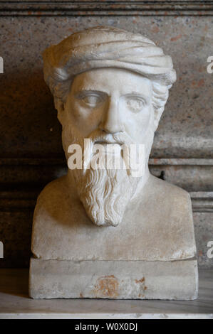 Roma. L'Italia. Busto di greco antico filosofo e matematico Pitagora di Samo (ca. 570-ca. 495 BC) nella Sala dei Filosofi, Ca Foto Stock