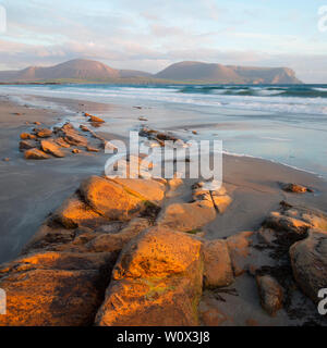 Warebeth spiaggia presso il solstizio d'estate, Orkney continentale Foto Stock